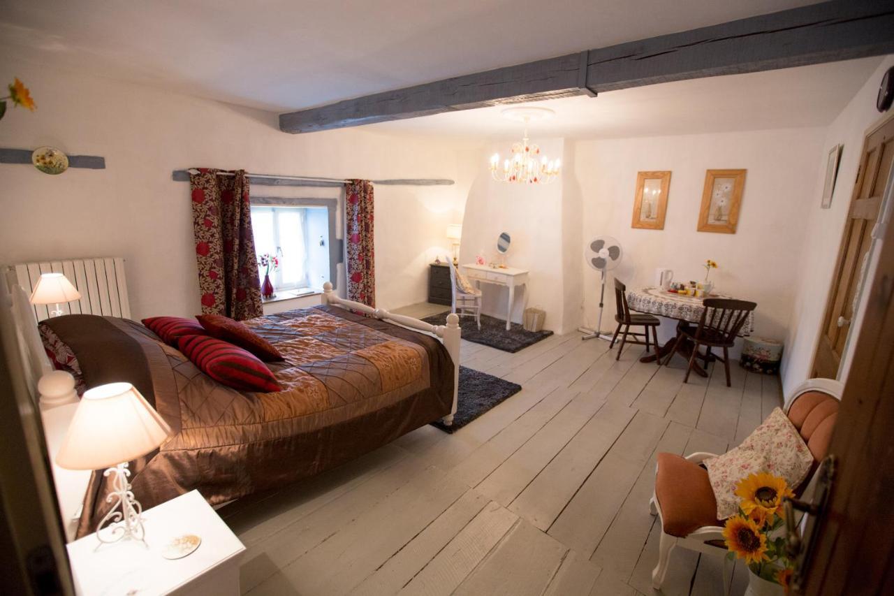 La Maison Des Fleurs Montembœuf 外观 照片