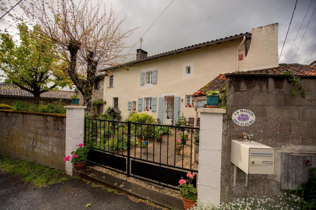 La Maison Des Fleurs Montembœuf 外观 照片