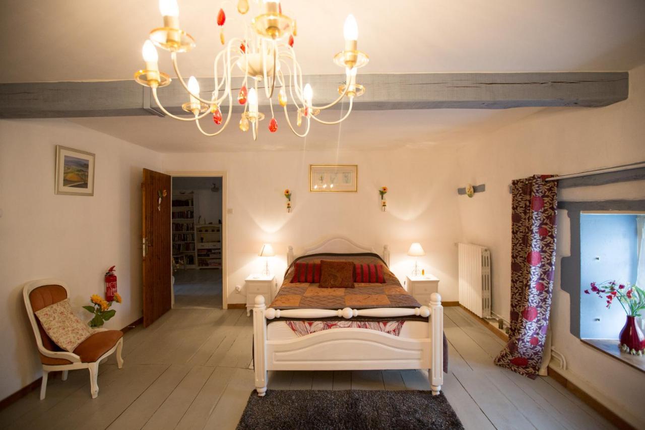 La Maison Des Fleurs Montembœuf 外观 照片