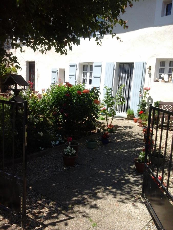 La Maison Des Fleurs Montembœuf 外观 照片