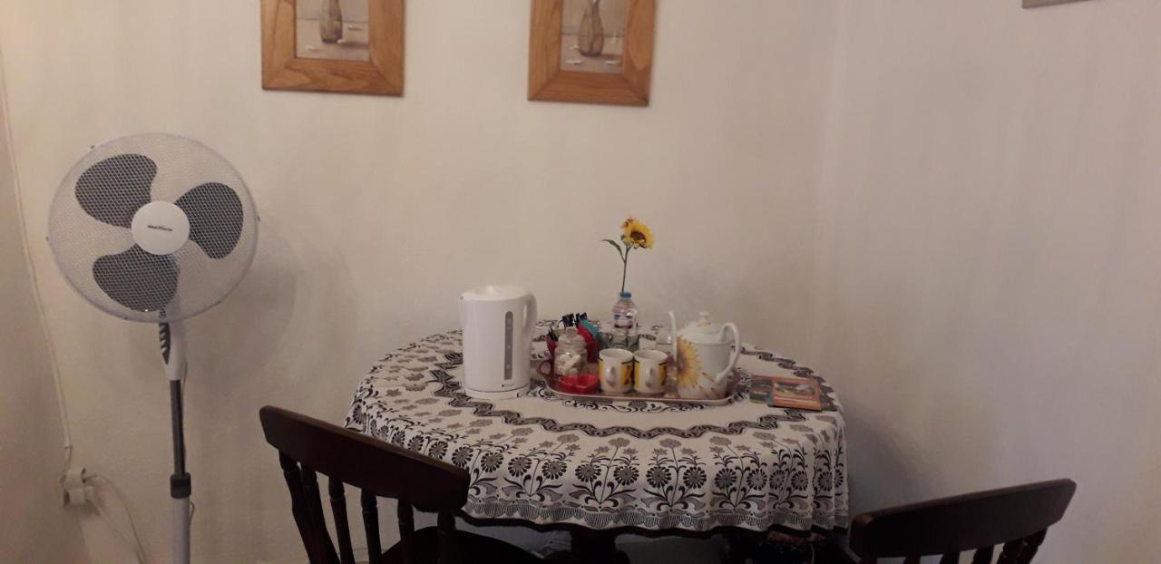 La Maison Des Fleurs Montembœuf 外观 照片