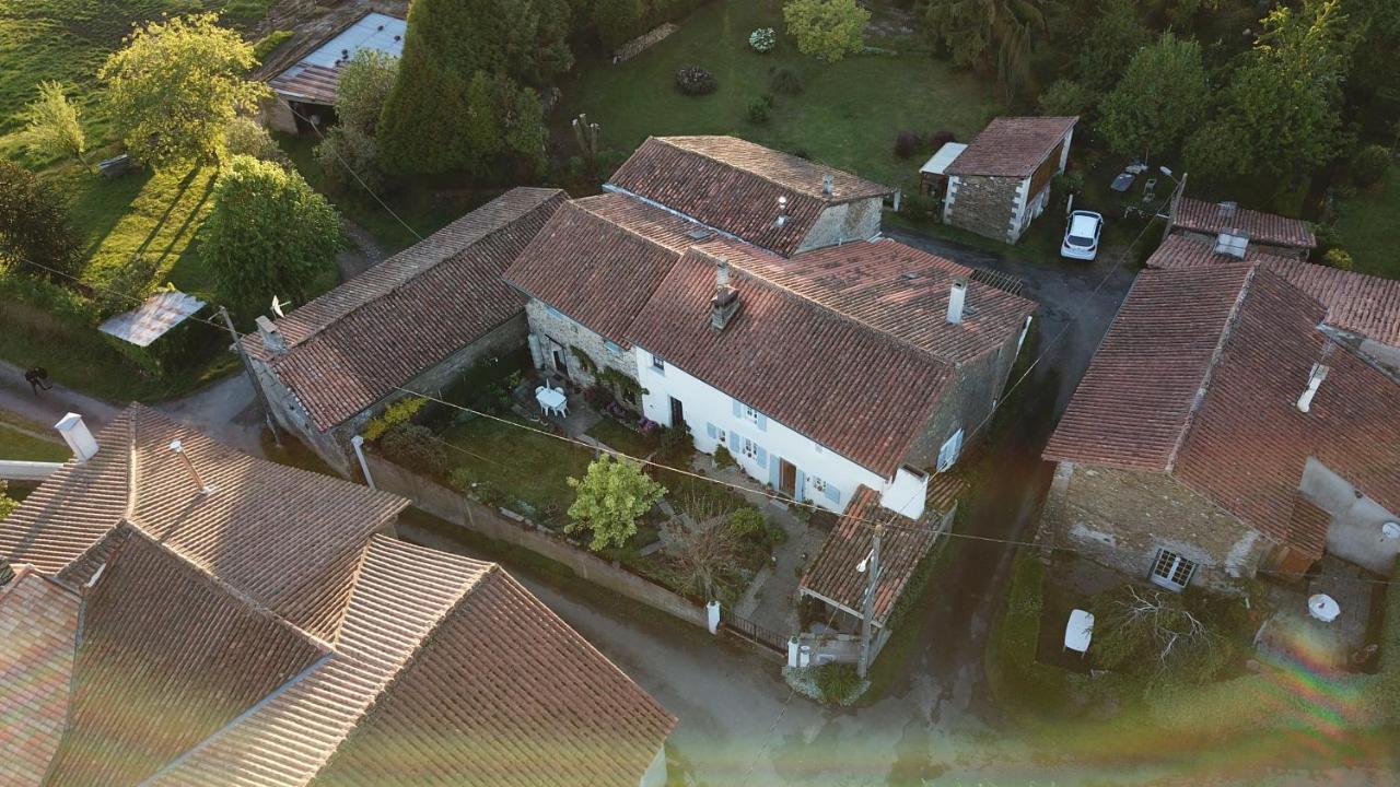 La Maison Des Fleurs Montembœuf 外观 照片