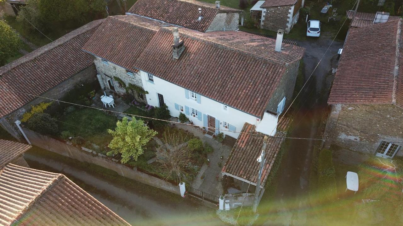 La Maison Des Fleurs Montembœuf 外观 照片