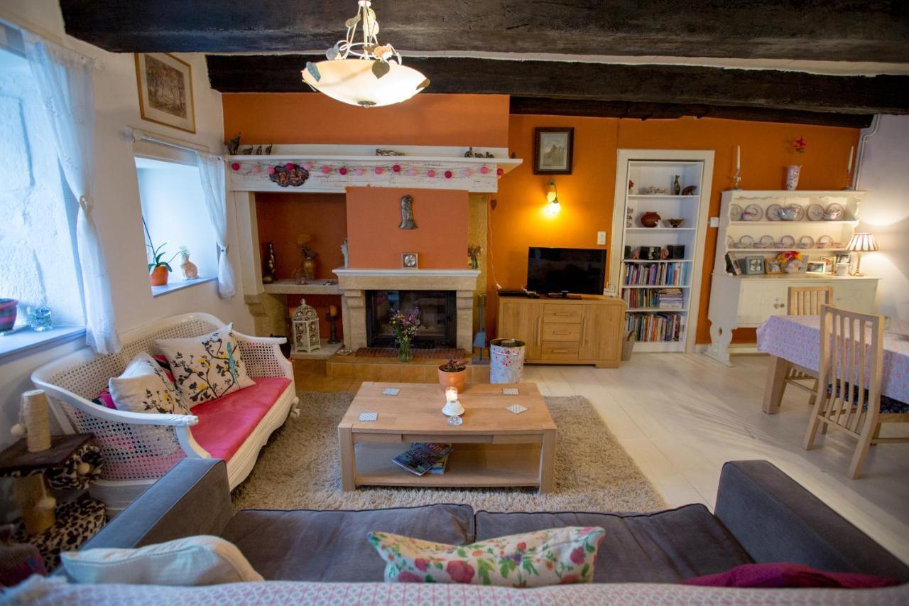 La Maison Des Fleurs Montembœuf 外观 照片