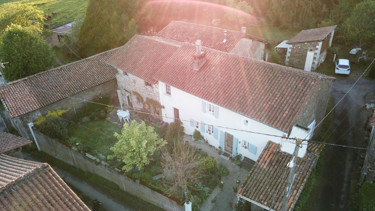 La Maison Des Fleurs Montembœuf 外观 照片