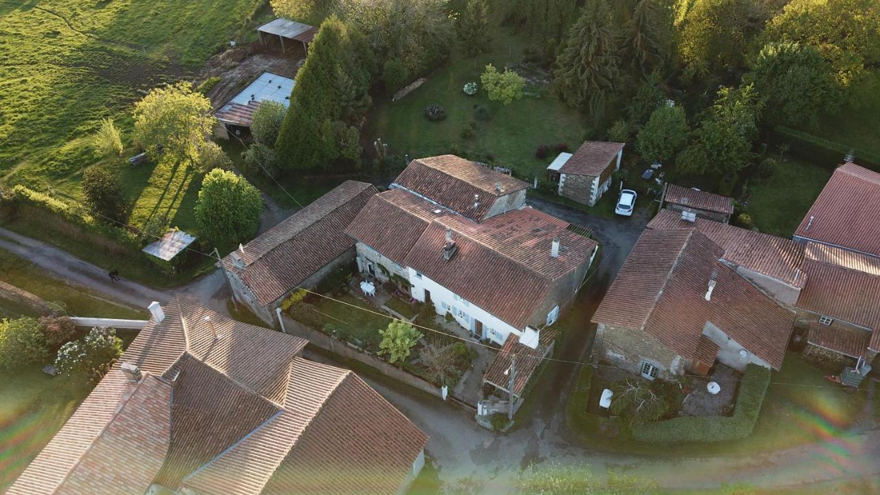 La Maison Des Fleurs Montembœuf 外观 照片