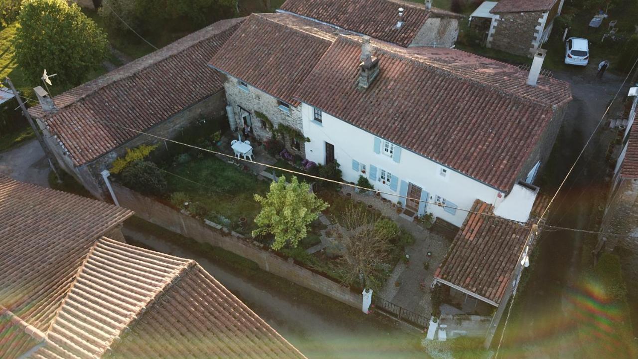 La Maison Des Fleurs Montembœuf 外观 照片