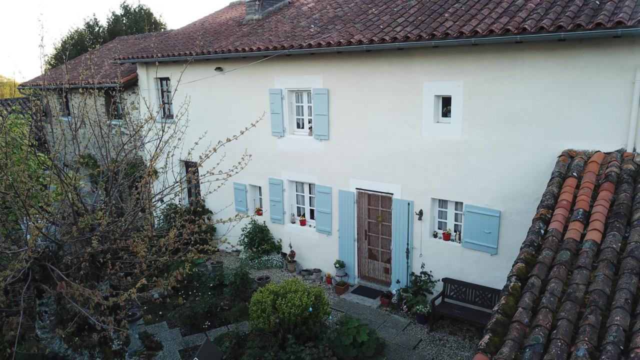 La Maison Des Fleurs Montembœuf 外观 照片